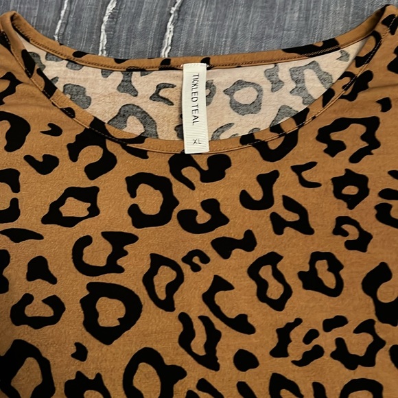 Tickled Teal Leopard Top - Picture 2 of 5